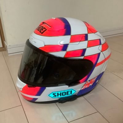 無言フォロー失礼します。 HONDAのV型4気筒が好きなジジイです。 レーサー系のV4は❤️、🔁します。 大好物はOKIカラーです。