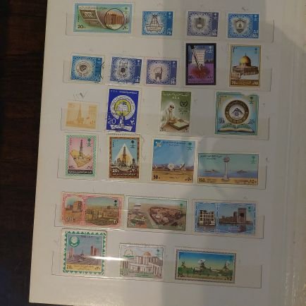 بيع طوابع بريدية قديمة وعملات لمن يرغب الشراء
Selling old postage stamps and coins