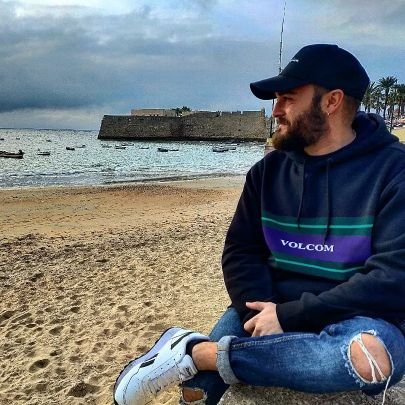 Tarde o temprano estaremos muertos,
solamente quedará nuestro recuerdo,
por eso hay que vivir la vida en cada momento...🎶