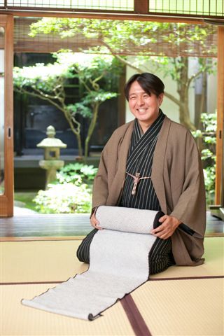 京都の絞り呉服メーカーの『藤井絞』4代目。伝統工芸品の『京鹿の子絞』を中心に様々な絞りを駆使し、世界で一点のオリジナル製品を作っています。藤井絞HP https://t.co/u6z1m8x0Ho facebook:『藤井絞』『藤井浩一』アメブロ https://t.co/DS0kAjGNO9