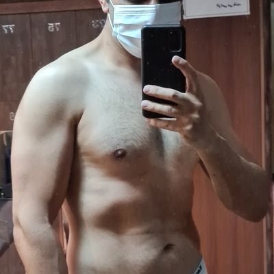 alirezadeadlion's profile picture. من هنوزم یه پونزم روی صندلی معلم دینی