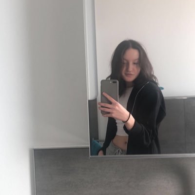 juliaisttolll's profile picture. bin nicht kreativ also auch keine kreative bio