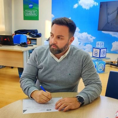 Economista - Experto en Comunicación Política e Institucional - Vicesecretario de Comunicación del @PPMarbellaSP - Secretario Ejecutivo del @PPMalaga.