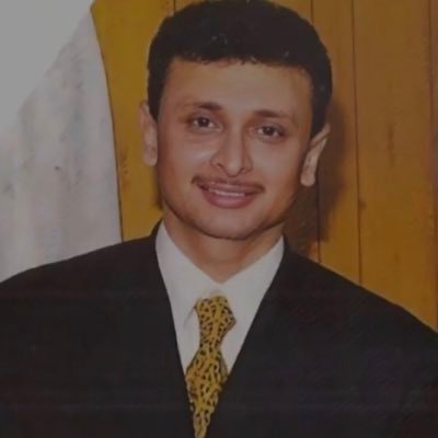 مربي ومعلم اجيال بمتوسطة القويعية ، تخصص جغرافيا من جامعة الملك خالد عام 2006 دبلوم تسويق من جامعة ولونجونج الاسترالية ، لا تجادلني في الهلال
