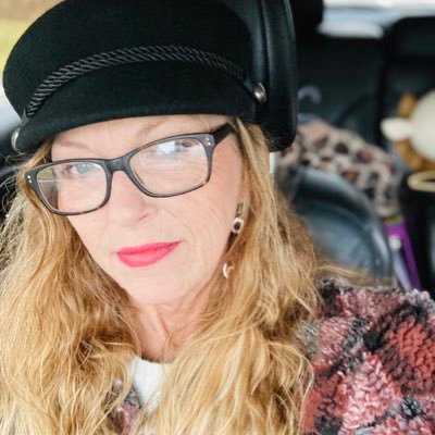 lynnshi69912501's profile picture. Momma Bear || Coffee Enthusiast || Avocado Lover || Independent Progressive Liberal || Cannabis Crusader || Sarcastic AF || F*ck Fear