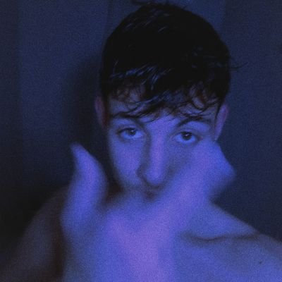 Ciao, sono la classica persona che ti ascolta e ricorda cose che non ricordavi neanche di aver detto, quindi non trattarmi male ;) ((capisco l'ironia))