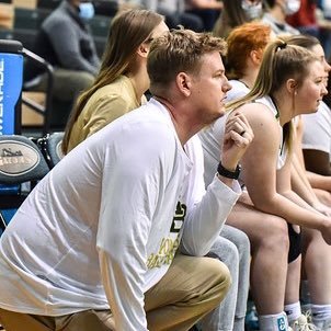 Husband and father first. Assistant Coach for Riverbluff women’s hoops. Post players have feelings too. @rb_womensbb #bettereveryday #battle