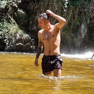 El que no lucha por lo que quiere, no merece lo que desea.