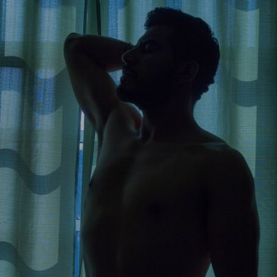 📷 Fotógrafo amateur. «El azul es el más profundo de los colores: en él la mirada se hunde sin encontrar obstáculo y se pierde en lo indefinido».