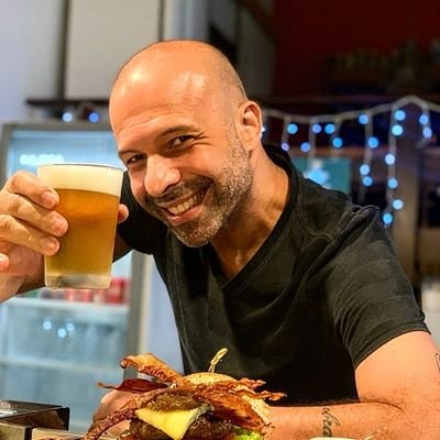 Carioca da Gema, Tijucano, Mané há 17 anos, Boêmio inveterado, Cozinheiro, Sommelier e Harmonizador de cervejas, Professor de Ed. Física e jornalista