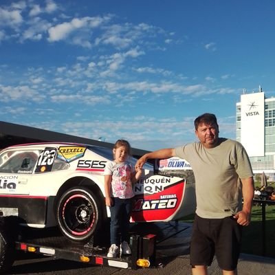 paraguayo, itapuense
.padre ,esposo,hermano hijo,piloto profesional provincial rc4 tean toyota racing