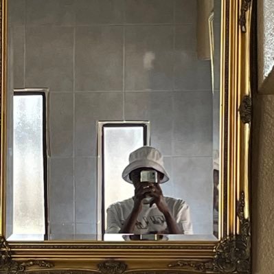 kisssssed_'s profile picture. WEIRDO$ LIVE 4EVER. 🌐🖤 LIVE AND LEARN!🕯 @mancity / @orlandopirates