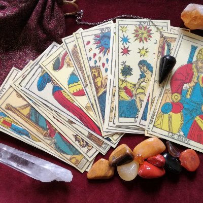 Nous recrutons, dans les Arts Divinatoires, des voyants, médiums, tarologues, astrologues,…
