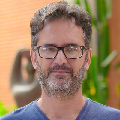 Artista em construção. Tentando ser cidadão no pais dos idiotas. Membro do Teatro da Neura.
