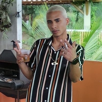 sempre feliz,pois quem me protege nunca dorme🙏✍