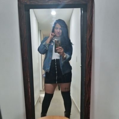 Orgullosamente rola y antiuribista 💪💪💪
Cocinera soñando con un mejor país