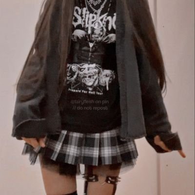 Bananz_uh's profile picture. Main: @Simple00f