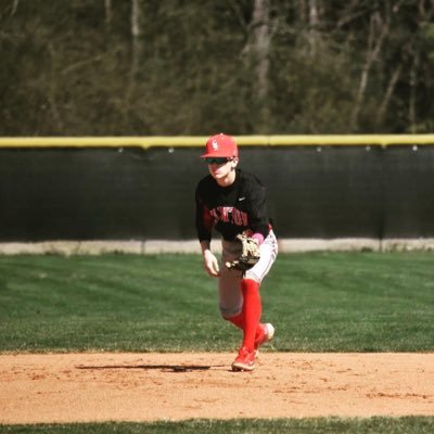 Clinton High School Clinton, SC 📍 C/O 2024 🎓 5’8 130 Baseball ⚾️ (864)-466-8359 | SS/INF |Email:BSYoung88@lcsd56g.com  3.935 GPA