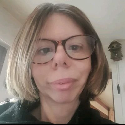 Bonsoir je suis une fan de tss depuis 2022 est je suis heureuse dans la vie