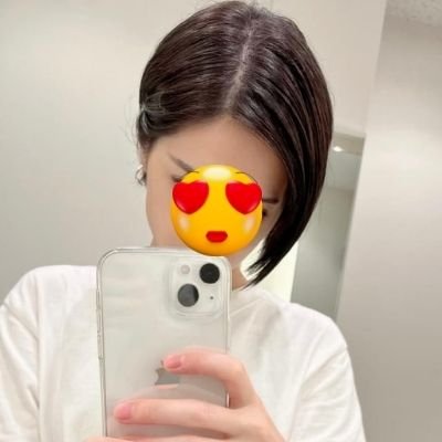 裏アカ初めて作りました♡20の美容師だよ みんなと絡んでいっぱいエッチことしたいな♡ 裏垢女子