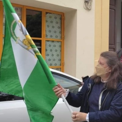 Honradez, integridad y respeto.                   
Nada es fácil con esfuerzo y trabajo todo llega.