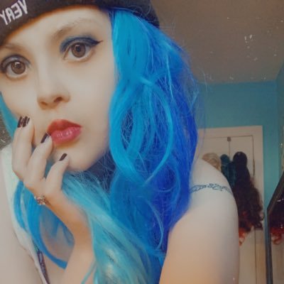 Courtney 🛸 Profile