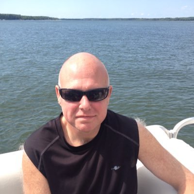 Telecom Industry Professional - Aspiring politician / Hockey fan / @siriusxmnhl / Views and comments are my own / Elbows up! 🇨🇦
