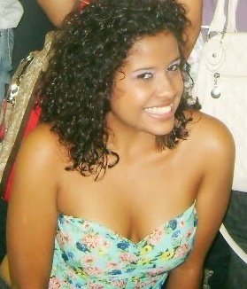 Estrovertidaaaa,simpaticaa,amo dançaaaa..(;
