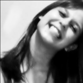 Apaixonada pelas coisas mais simples da vida,verdadeira e intensa !