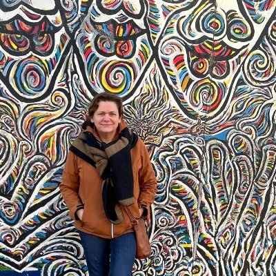 Brabantse, voel me thuis in de Achterhoek. - 2 dochters - werk in het voortgezet speciaal onderwijs- lezen - buitenleven.