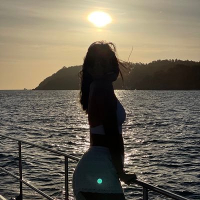 Janney2468's profile picture. The world is spinning around :)