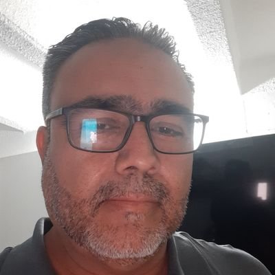 Arquitecto UPB, especialista en Gerencia Mercadeo Unaula, Subgerente de EMVARIAS Grupo Epm