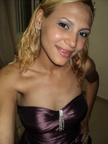 A busca da felicidade é pessoal, e não um modelo que possamos dar para os outros.Então viva a sua intensamente!!!!