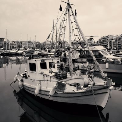 Είμαι μόνο με τα παιδιά μου, την αλήθεια και τη λογική. Όποιος πιστεύει ότι κολλάνε κουτάλια στο μπράτσο να αναλάβει τις ευθύνες του και να φοράει προφυλακτικό.