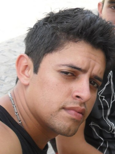 Feliz é o homem, que tem Deus no pensamento, um grande amor em sua alma, e amigos no coração