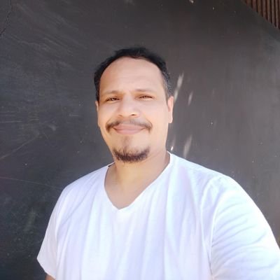 Carioca de corpo e alma. Jogador de Lol. Acima de tudo amo a vida.