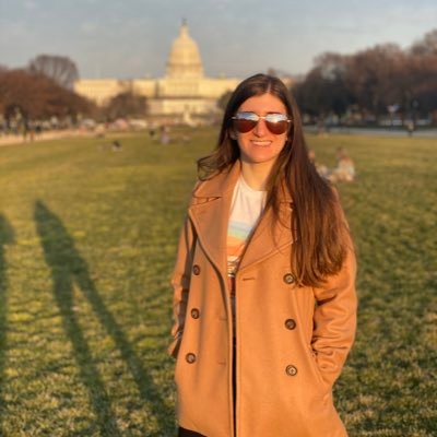 assef_nicole's profile picture. Probably somewhere petting a dog 🤷🏻‍♀️