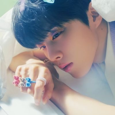 up1027tion's profile picture. 김우석 ❤