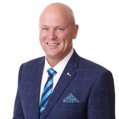 Service is an Honour.
Helping home owners and buyers throughout West Auckland to realise their real estate plans and dreams for over seven years.
