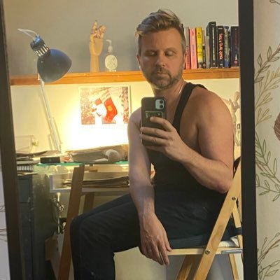 Queer artist. Insta is @edldraws #nudemodel #lifedrawing visit my store: https://t.co/NQYxaJTOkx