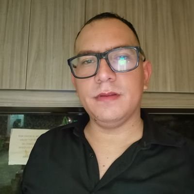 Tecnologo en sistemas, Diplomando en telematica y apacionado por el futbol.