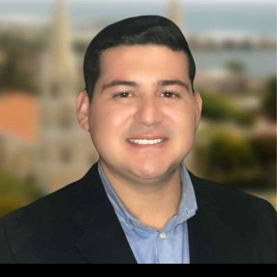 Médico
Concejal por el Municipio Mara.
católico .
Vivir para Servir .