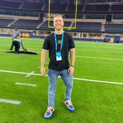 alexgainer_'s profile picture. jumping off the big A