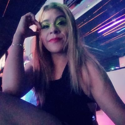 Me gusta mi vida😗, viajar🛤, Amar💋, gatitos🐈, familia, amigas, amo cuidar los detalles💱 y ver gente feliz, productiva,  inteligente siempre cerca de mi 🤓