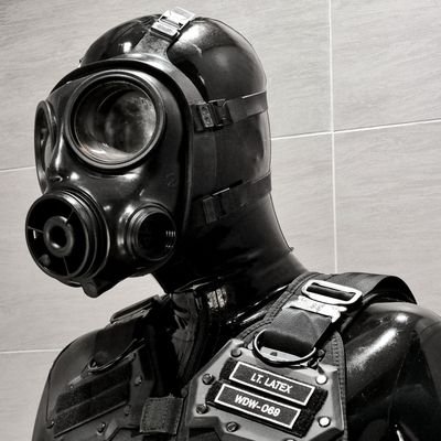 Part-time Spider-Man 🕷️, Red Ranger ⚡, Biker 🏍️, and Lieutenant Latex 🥽 | RECON: WebDudeWeb | Strictly 🔞 | Switch | Master to @WebGuy1111