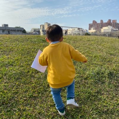 zrlcml2's profile picture. 一個國家的存在並不需要經過別人的認定 只要有一群對於生活價值有共同想法的人就可以 台灣就是一個國家