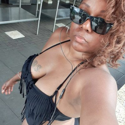 Single Mommy,Lover of Jazz, Lakers fan, Ball is Life,trying to be a better Human Being, Love & Light** 🤓📚♈🏀👑☯️🍭