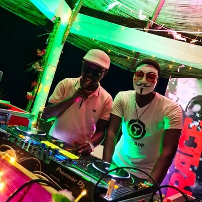 i_am_youniverse's profile picture. lntergalactic DJ
Co Founder #TurnApp