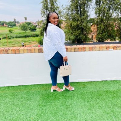 University Of Johannesburg Student🏛👩‍🎓
Pedagogical Practitioner👩🏽‍🏫  
Plus Size Advocate🥂🔥💯
I enjoy reading Afrocentric themed books