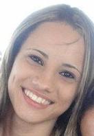(...)
E quando você sorri
O mundo inteiro para e fica olhando por um tempo (...)
Se a perfeição é o que você busca
Então continue assim ♪
